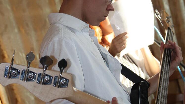 Bassist Josef Papp (Foto: Jochen Nützel)