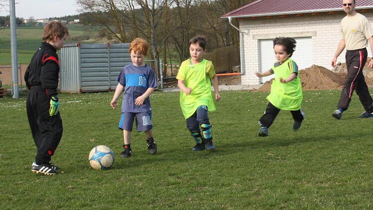 Beim Training zeigen die Kinder vollen Einsatz.  Foto: Robert Huger
