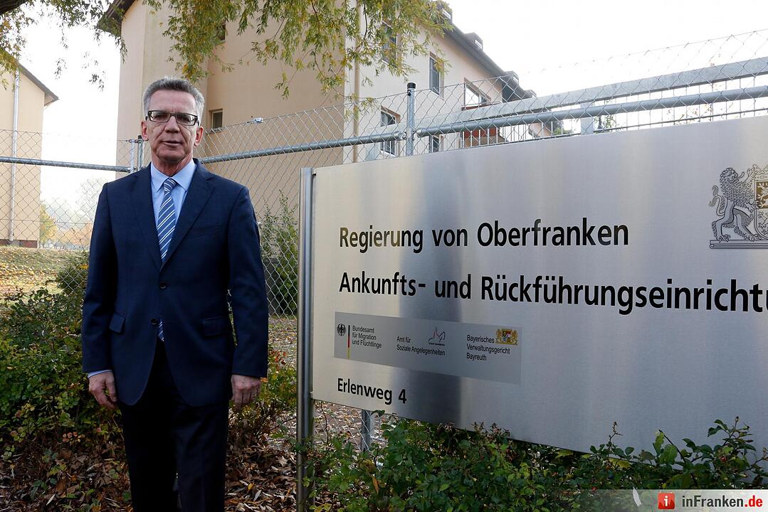 Bundesinnenminister Thomas de Maizière (CDU) hat das Balkanzentrum in Bamberg besucht