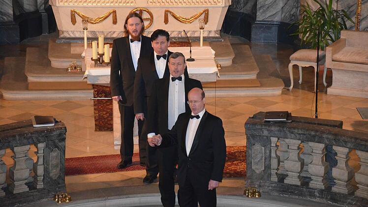 Vivat sangen in Gauaschach (von links): Alek Semjonow, Sergey Tscheplinsky, Pjotr Sawolyn und Viktor Stpnev.  Foto: Jana Keul