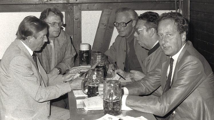 Die Brauereichefs - von links: Carl Reischach (EKU), Gert Langer und Horst Roßberg (Reichel und Sandler), Gerhard Wiedenhöfer und Wolf-Dieter von Schau (Mönchshof).