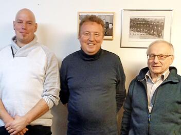 Helmut Lottes (r.) gratulierte Michael Öffner (l.) und Bernhard Zink zur Wiederwahl. Foto: Karl Holzberger