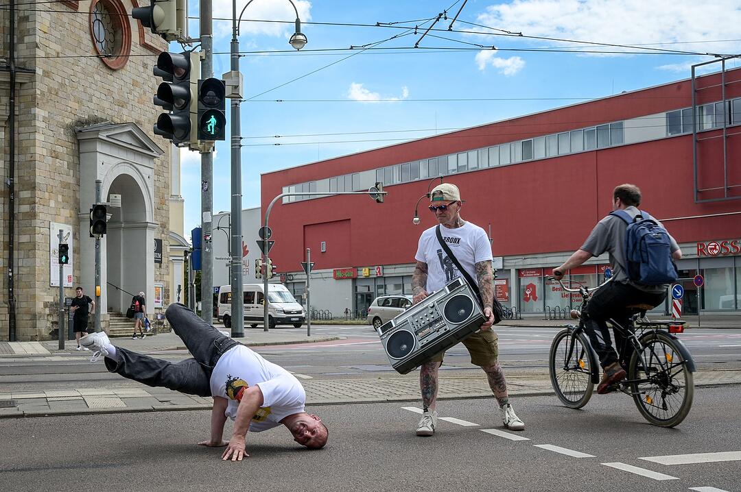 Breakdance-Ampel an der Museumskreuzung in Dessau