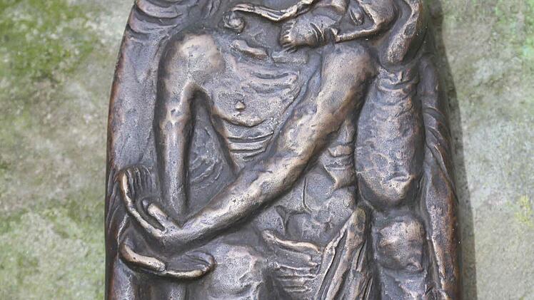 ... mit der Pieta soll das Leid der Mütter symbolisieren. Foto: Franz Galster