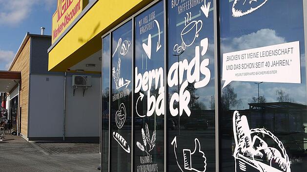 Eine originell gestaltete Fassade, aber nichts mehr dahinter: Filiale von Bernards Bäck in Weidach. Foto: Berthold Köhler