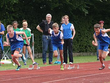 Kreismeister im Dreikampf der Schüler M12 wurde Niklas Amthor (links) vom TSV Bad Kissingen vor seinem Teamgefährten Moritz Fischer (Mitte). Fotos: Reinhold Nürnberger