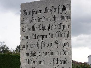 Nach der Sanierung ist die Inschrift auf dem Schwedenstein wieder gut zu lesen. Foto: Marion Eckert