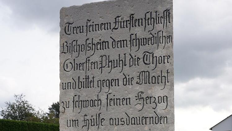 Nach der Sanierung ist die Inschrift auf dem Schwedenstein wieder gut zu lesen. Foto: Marion Eckert
