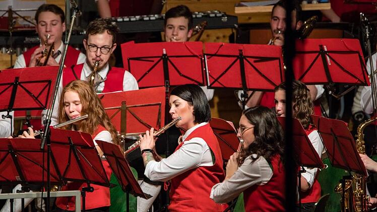 Impressionen vom Weihnachtskonzert in der Franz-Goebel-Halle in RödentalFoto: Vincent Kaibarta