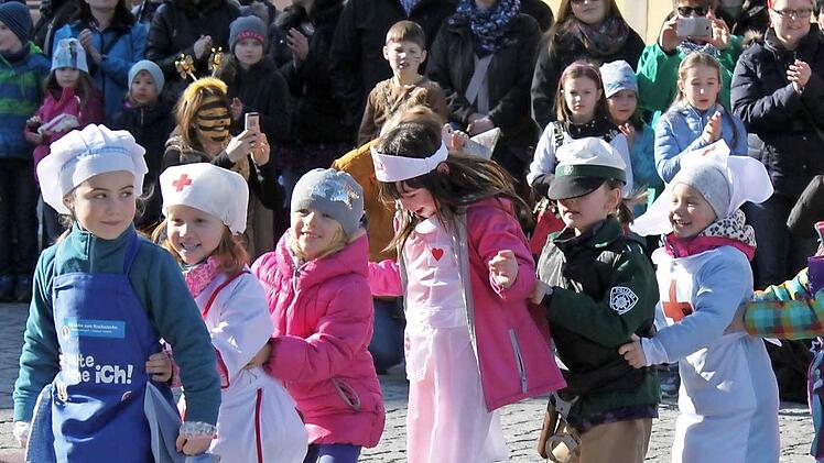 Allerhand Berufsvertreter tollten auf dem Marktplatz herum. Foto: Markus Häggberg