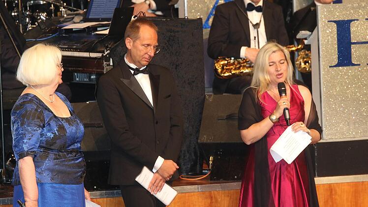 Helga Schadeberg, Martin Alfrink und Melanie Huml (von links)  bei der BegrüßungWolfgang Desombre