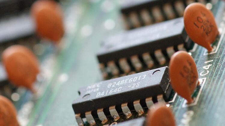 Die Chips des Arbeitsspeichers des C 64 mit insgesamt 64 Kilobyte.Foto: Arkadius Guzy