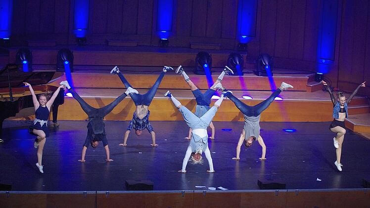 Die DDC Breakdancer beim Winterzauber in Bad Kissingen mit ihrer Show Breakin' Mozart.