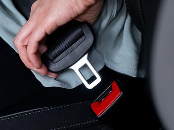 A6 bei Ansbach: 36-J&auml;hrige wird aus Auto geschleudert