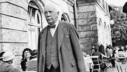 Richard Strauss auf der Terrasse des Kurhotels in Bad Brückenau im Jahre 1935. Foto: Wille/Kömpel Bad Brückenau