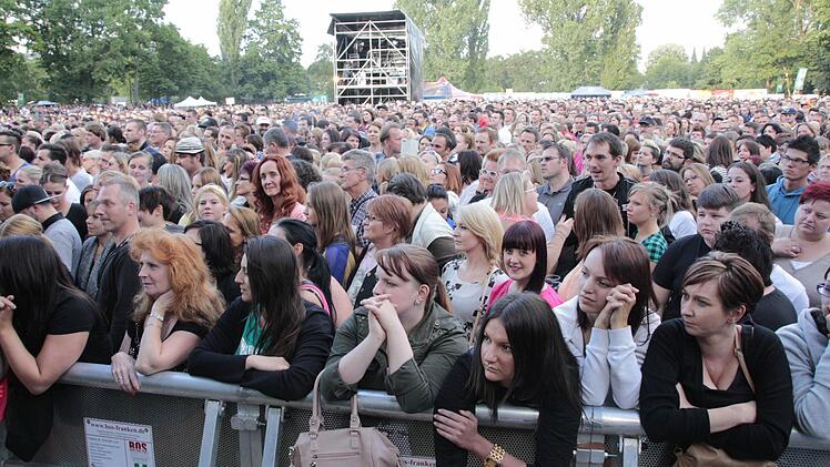 Xavier Naidoo machte seine Fans am Samstag im Forchheimer Jahnstadion glücklich. Foto: Josef Hofbauer