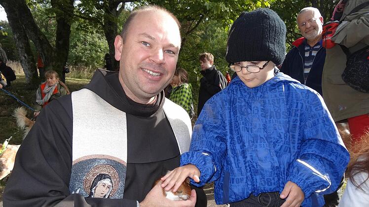 Die Tiersegnung hat Pater Stanislaus am Kreuzberg ins Leben gerufen. Foto: Marion Eckert