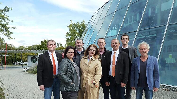 Von links: Hans Martin Gr&ouml;tsch (FREIE W&Auml;HLER Bayern), Heike Fuchs (FW), Thomas Schinner (FW), Gudrun Bruns (FAB), Ralf Gruner (FAB), Frank Stumpf (FW), Jan Friedrich (FAB) und Albert Rambacher (FAB)