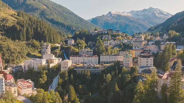 Bad Gastein, die Diva der Alpen: Der Kurort zieht seit Generationen prominente Besucher an, die nach Erholung suchen, sich von der Berglandschaft inspirieren lassen oder den mond&auml;nen Rahmen f&uuml;r gro&szlig;e Auftritte nutzen.