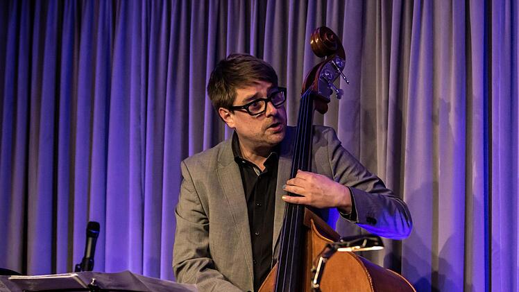 Impressionen von der Coburger Jazznacht: Beatrice Kahl und "B.groovy" bei "Leise am Markt".Foto: Jochen Berger