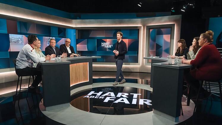 Louis Klamroth diskutierte bei "Hart aber fair" mit seinen Gästen über das Bürgergeld.