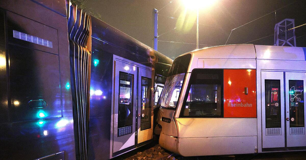 Stra-enbahn-in-D-sseldorf-entgleist-13-Verletzte