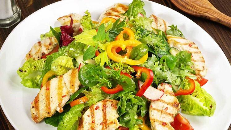 Salat-mit-Haehnchen-1200x873-2.jpg