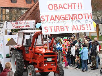 Obwohl sie ihre "Rhüä" so "schööä" finden, befürchten sie, dass sich ihr Dorf bald auflöst. Fotos: Carmen Schmitt