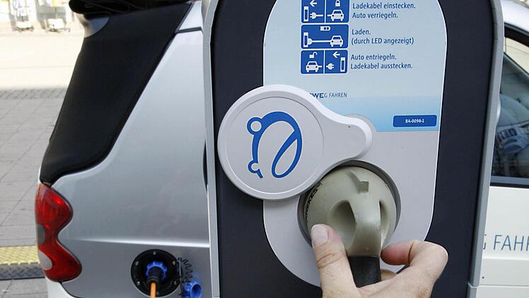 Die Gemeinde Neuenmarkt hat sich um eine Ladesäule für Elektrofahrzeuge beworben. Der Standort ist allerdings noch nicht sicher. Foto: Symbolbild imago/Jochen Tack
