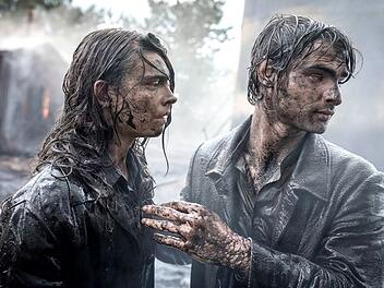 Wird die Liebe zwischen Johanna Lambert (Harriet Herbig-Matten) und Richard (Aaron Hilmer) den &Ouml;lboom &uuml;berstehen?