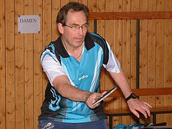 Claus Karsuntke von der TS Kronach II blieb beim 8:8 gegen den TSV Bad Steben in seinen beiden Einzeln und im Doppel mit Dietmar Doppel unbezwungen.  Foto: Hans Franz