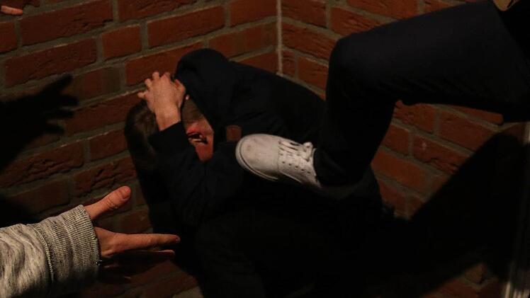 Ein 22-J&auml;hriger ist in F&uuml;rth angegriffen und schwer verletzt worden. Die Kripo sucht Zeugen. Symbolfoto: Christopher Schulz