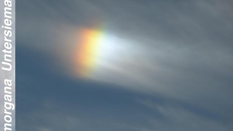 In der Großaufnahme sind die Farben zu erkennen, die bei der Lichtbrechung entstehen.