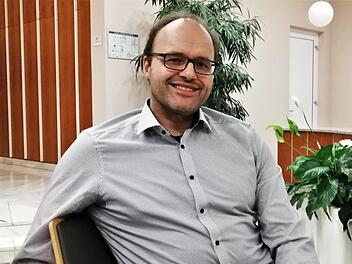 Rektor Detlef Haas (50) stellte seine Pläne im Bad Bockleter Gemeinderat vor. Foto: Sigismund von Dobschütz