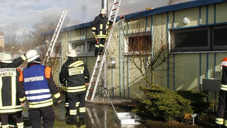 Rauch stand über dem Gebäude. Foto: G. Bauer