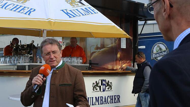 OB Henry Schramm dankte der Mediengruppe für die Standorttreue.