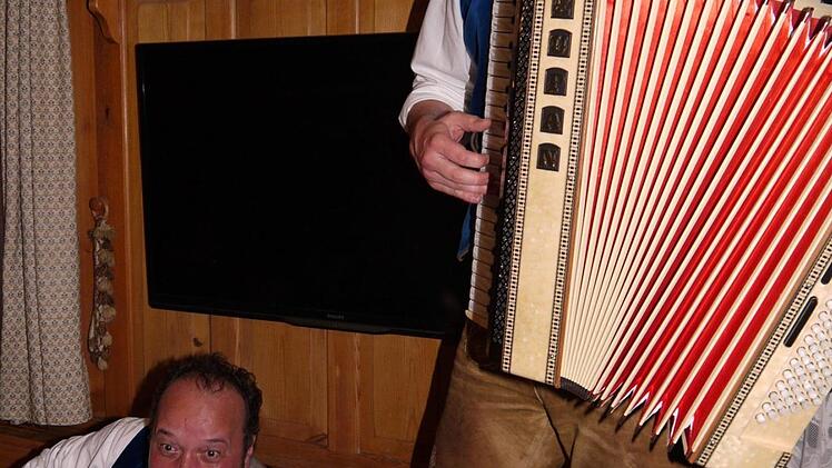 A echte Gaudi: das Wirtshaussingen in Ebersdorf bei Coburg. Foto: Berthold Köhler