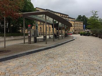 Absolute Ruhe herrscht am Theaterplatz: Am Freitag fahren keine Stadtbusse in Coburg. Foto: Oliver Schmidt