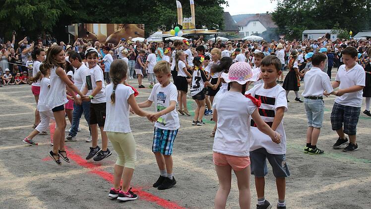 Beim 470. Neustadter Kinderfest zeigten  1400 Jungen und Mädchen tolle Darbietungen.  Foto: Michael Stelzner