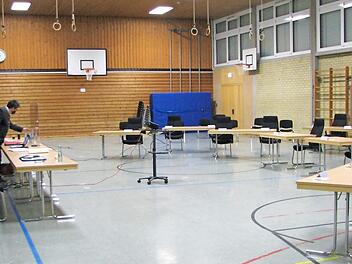 Die Generalsanierung der Schulsporthalle Untersiemau - in der zu Corona-Zeiten auch die Gemeinderatssitzungen stattfinden steht an. Foto: Norbert Karbach