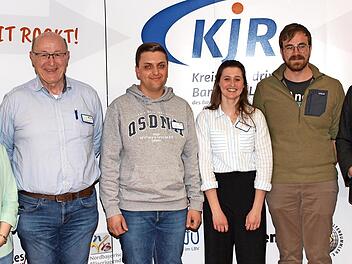 Beim Kreisjugendring Bamberg-Land wurde nach zwölf Jahren der Staffelstab übergeben. Der neue KJR-Vorstand (von links): Carina Sauer-Zöcklein, Bernhard Dotterweich, Simon Lengel (Stellvertreter), Anna Weidner (Vorsitzende), Alexander Rost und Land...