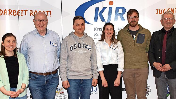 Beim Kreisjugendring Bamberg-Land wurde nach zwölf Jahren der Staffelstab übergeben. Der neue KJR-Vorstand (von links): Carina Sauer-Zöcklein, Bernhard Dotterweich, Simon Lengel (Stellvertreter), Anna Weidner (Vorsitzende), Alexander Rost und Land...