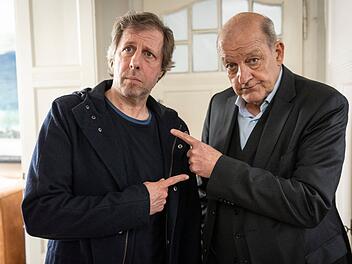 Vater und Sohn? Der Therapeut Asbeck zumindest glaubt das und versucht, Wilsberg (Leonard Lansink, rechts) und Ekki (Oliver Korittke) zu therapieren.