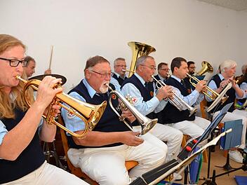 Das Rot-Kreuz-Orchester gab ein Benefizkonzert. Der Erlös soll ein für eine neue Maschine der Motorradstaffel verwendet werden. Foto: Peter Rauch