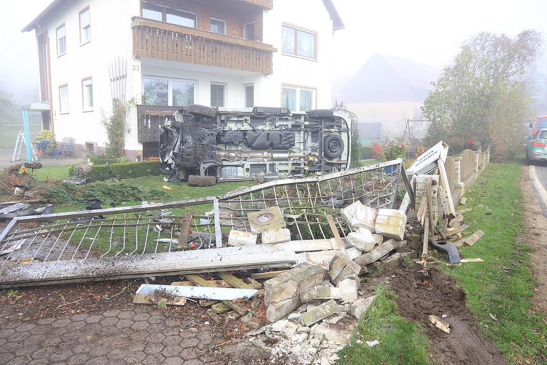 Landkreis Forchheim: Transporter landet in Garten
