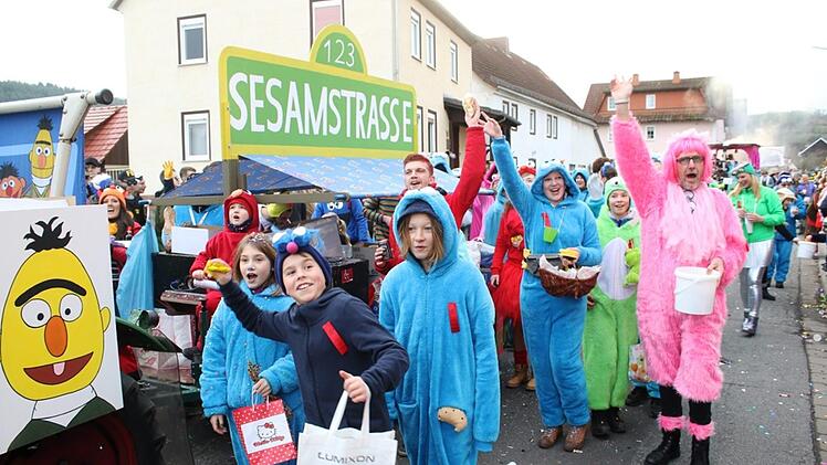 Der Faschingsverein Weichersbach trat als Sesamstraße auf.