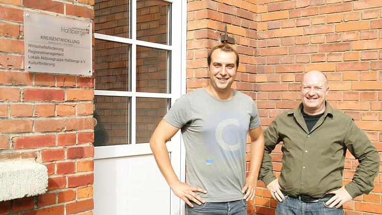 Für den Aufbau eines kreisweiten Leerstandsmanagements arbeiten Michael Feiler (rechts) und Tobias Alt zusammen. Foto: Sabine Weinbeer