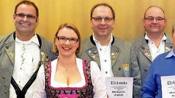 Die Premicher Musikanten ehrten zahlreiche Mitglieder für langjährige Treue. Auf unserem Foto von links: Vorsitzender Mario Köth, Sabrina Brixel, Norbert Kolb, Dirigent Thomas Kirchner, Weiprecht Wehner und 2. Vorsitzender Heiko Markard. Foto: Peter Rauch