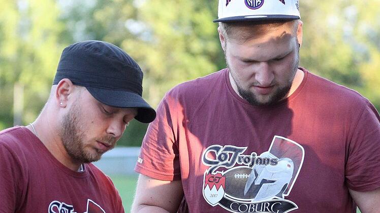 Vorbereitungen für das Training (v.l.): CoTrojans-Gründer Christian Leuchtmann und Julian Porske