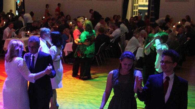 Ein Tänzchen in Ehren kann niemand verwehren ... Foto: Sonja Adam